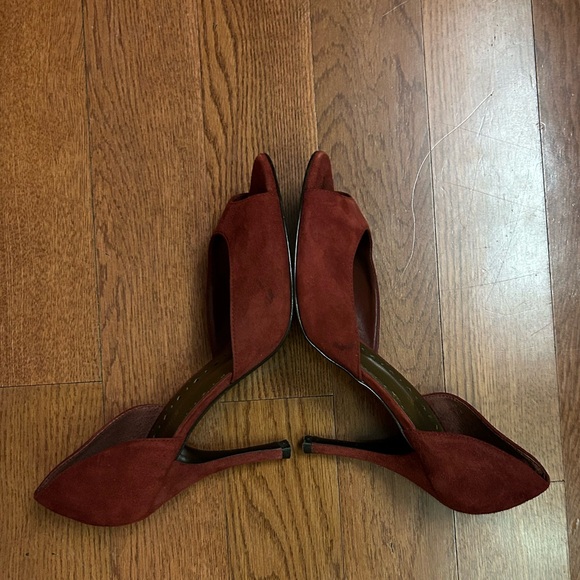 BCBGirls red velvety peep toe size 7 heels. Super cute shoes. - Picture 4 of 8